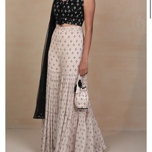 Black and White Sahara set